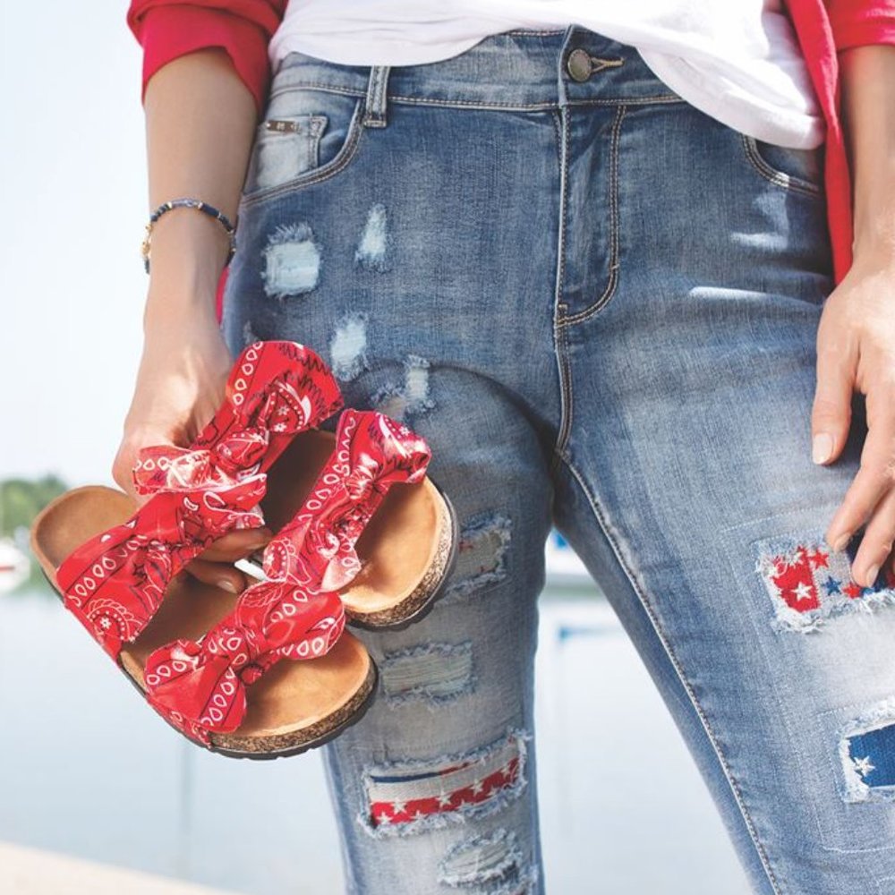 Cocoa + Carmen Bandana Printed Knotted Sandals - Red.  Sz 9.